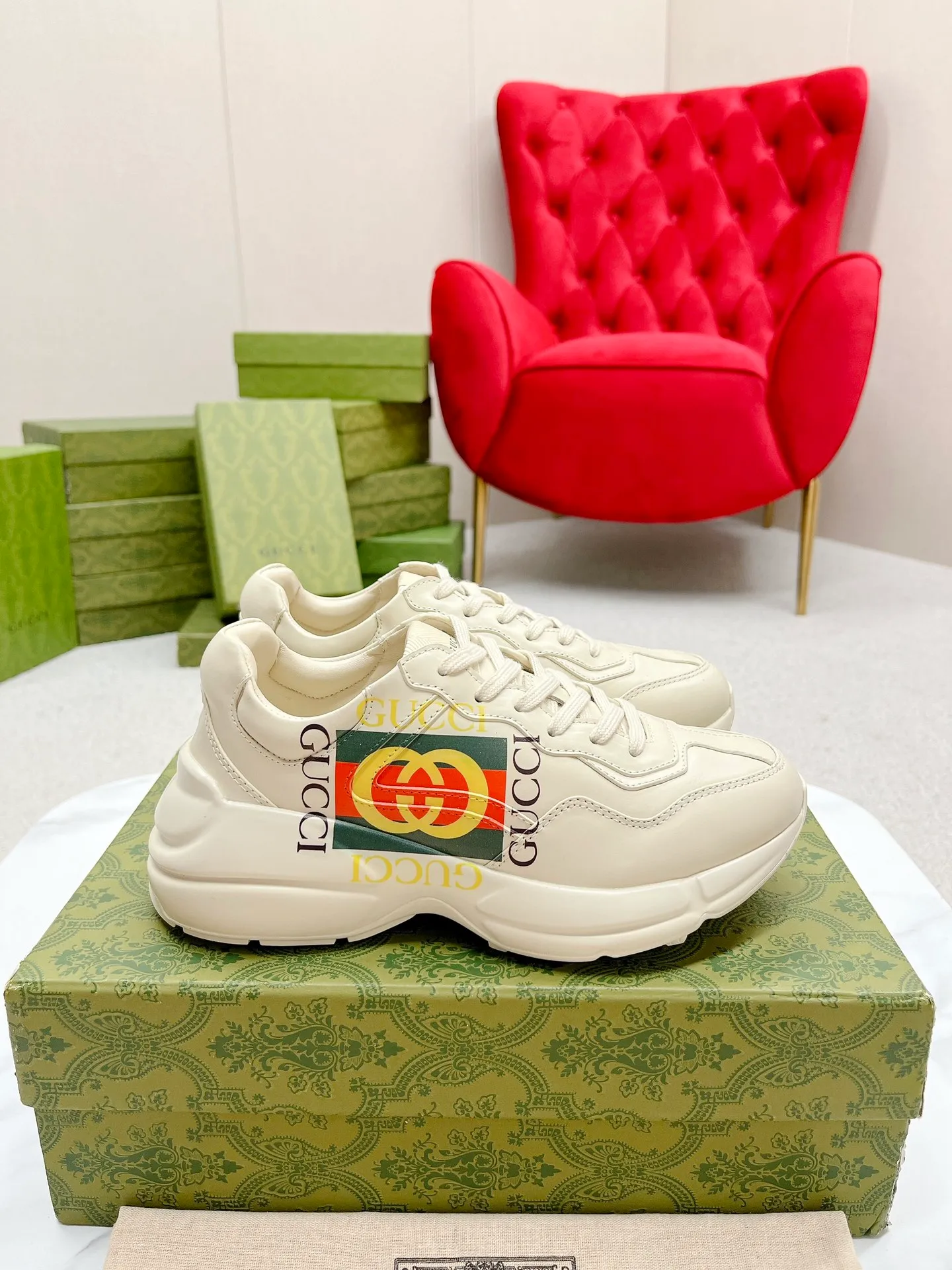 👟👟Ex-factory price 480👟👟Gucci’s top version of couples’ dad shoes series is now available! 🖤 ⚠GG couple’s dad shoes have been very popular in recent years; new colors are updated constantly; new colors are updated, and our home and counters have new ones at the same time. This classic dad shoe is popular among celebrities and Internet celebrities. Anchors and others are sure to plant grass and call ❤ Classic fashion style, distressed leather surface, 5D drawing printing; mixed surface splicing colors, etc... Original customization (off-white eco-friendly cowhide, first layer of cowhide inside), original outsole... Shiny colorful drawings embellish the sides of the shoe body, old color rubbing, package production technology, 1:1 creation / only to make the best shoes. ⚠️ Comes with high-end full package at the counter. …………………………………………………… 👑❥∙Colour: Doraemon model/Mickey Mouse model/Lip model/Donald Duck model/Anchor model/Classic red and green striped logo model/NY letter model/Rainbow letter model/Red ebony cloth model/G letter pink cloth model/North Face joint model/Little Bear model/New blue color model/New orange color model 👑❥∙Size: Women’s model 35-40 Men's 39-44